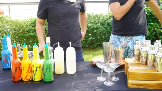 曼谷昭披耶河畔Ten Six Hundred調酒雜耍課程:學習3款調酒並免費獲得雪克杯