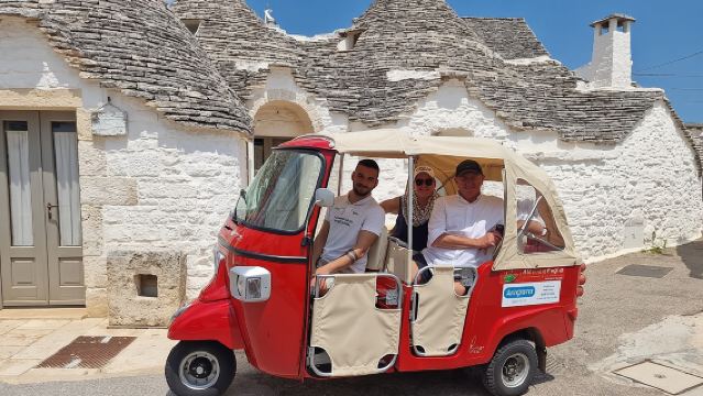 Audio Tour Alberobello with Bee Calessino/ e-Vespa /Fiat Mickey Mouse