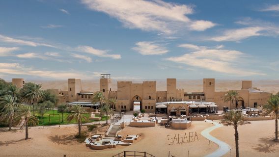 Safari nel deserto di Dubai al Royal Desert Camp [Esperienza di safari nel deserto/tramonto nel deserto/spettacoli tradizionali/cena a buffet/bibite/trasferimento dall'hotel]