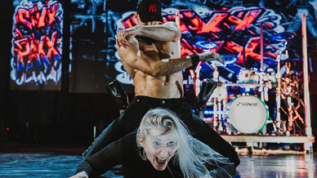 Cologne: Buổi Biểu Diễn Nghệ Thuật SIXX PAXX Dành Cho Nam Giới