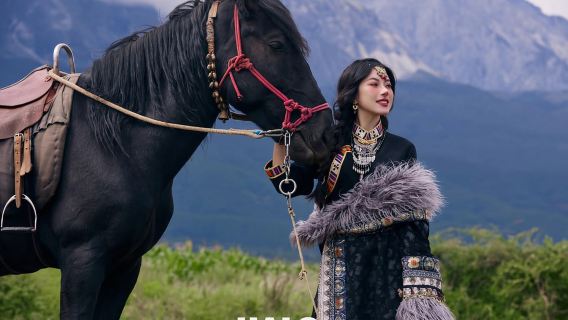Lijiang: Ethnic-Style Travel Photoshoot Immersive Experience