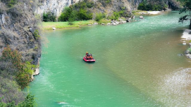 Tur Harian Shangri-La ke Destinasi Opsional dengan Mobil Pribadi: Nikmati Sorotan Kota yang Tak Terlewatkan