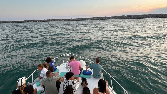 Desenzano del Garda: Paseo en Barco al Atardecer con Bebida