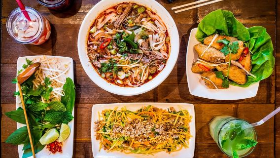 Tour gastronómico callejero por Hanoi (grupo pequeño)