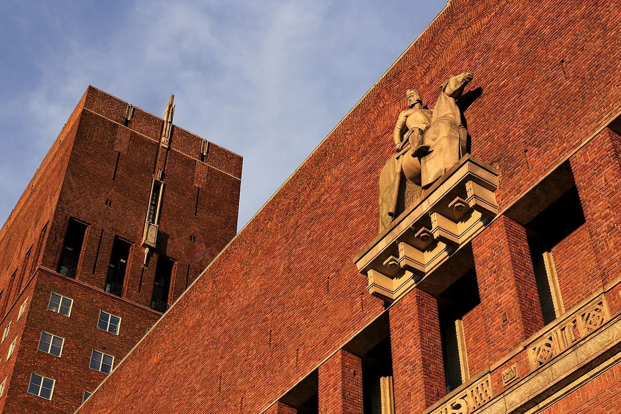 Norway day tour to Huk, Oslo City Hall, and Historical Museum