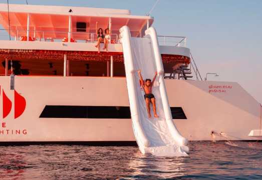 8-Hour Diving and Snorkeling Experience at Ko Manwichai in Pattaya, Thailand [Ocean Voyager/Orange Castle/Serenity - Ko Manwichai, Bamboo Island &...