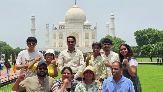 Tour privato all'alba del Taj Mahal in auto da Delhi - Tutto incluso