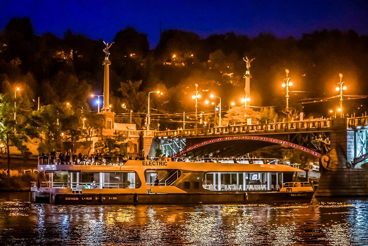 Prague: Nighttime Eco Cruise + Prosecco Glass
