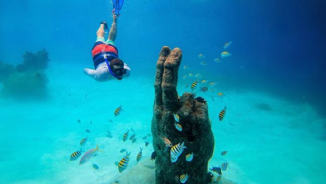 Isla Mujeres Luxury Sailing: Adults Only or Family Friendly