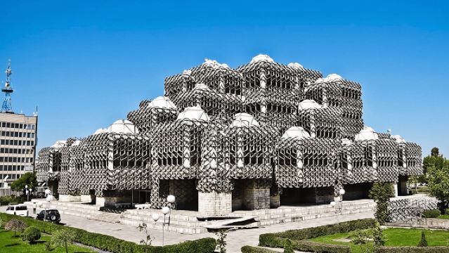 ティラナ/ドゥラス/ゴレム発：プリズレンとプリシュティナの終日ツアー