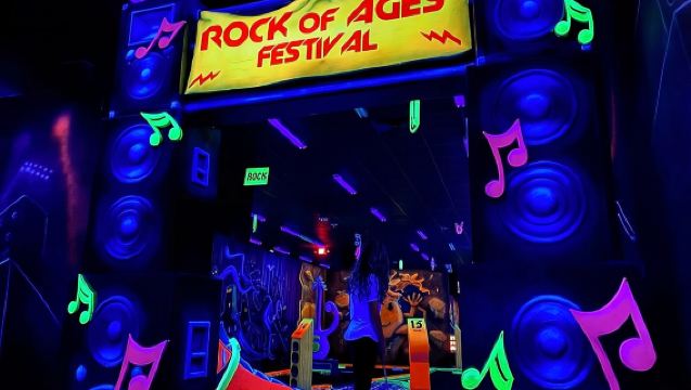 Входной билет на мини-гольф «Rock of Ages Blacklight» в Mall of America.