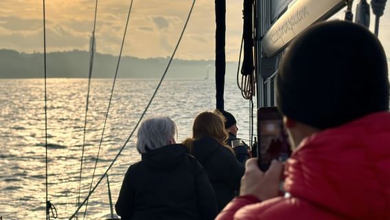 Lisboa: Crucero al atardecer por el río Tajo con bebidas