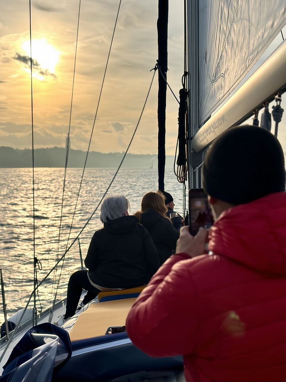 Lisbon: Tagus River Sunset Cruise with Drinks