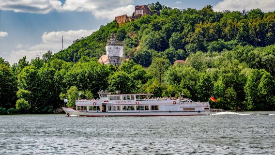 Regensburg: Klinger's Sightseeing Boat Tour to Walhalla