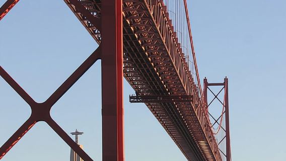 Bluemotion Lisbon: ทัวร์ล่องเรือชมพระอาทิตย์ตกที่แม่น้ำทากัส