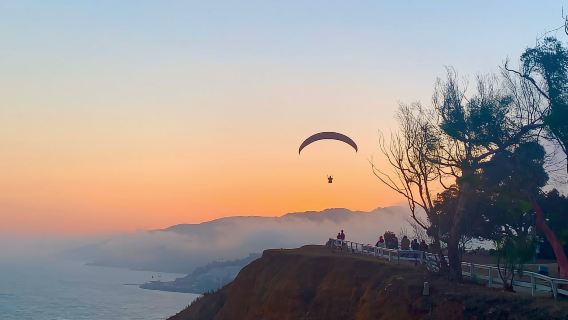 Malibu Hills to Beach: Tandem Paragliding Flight Adventure