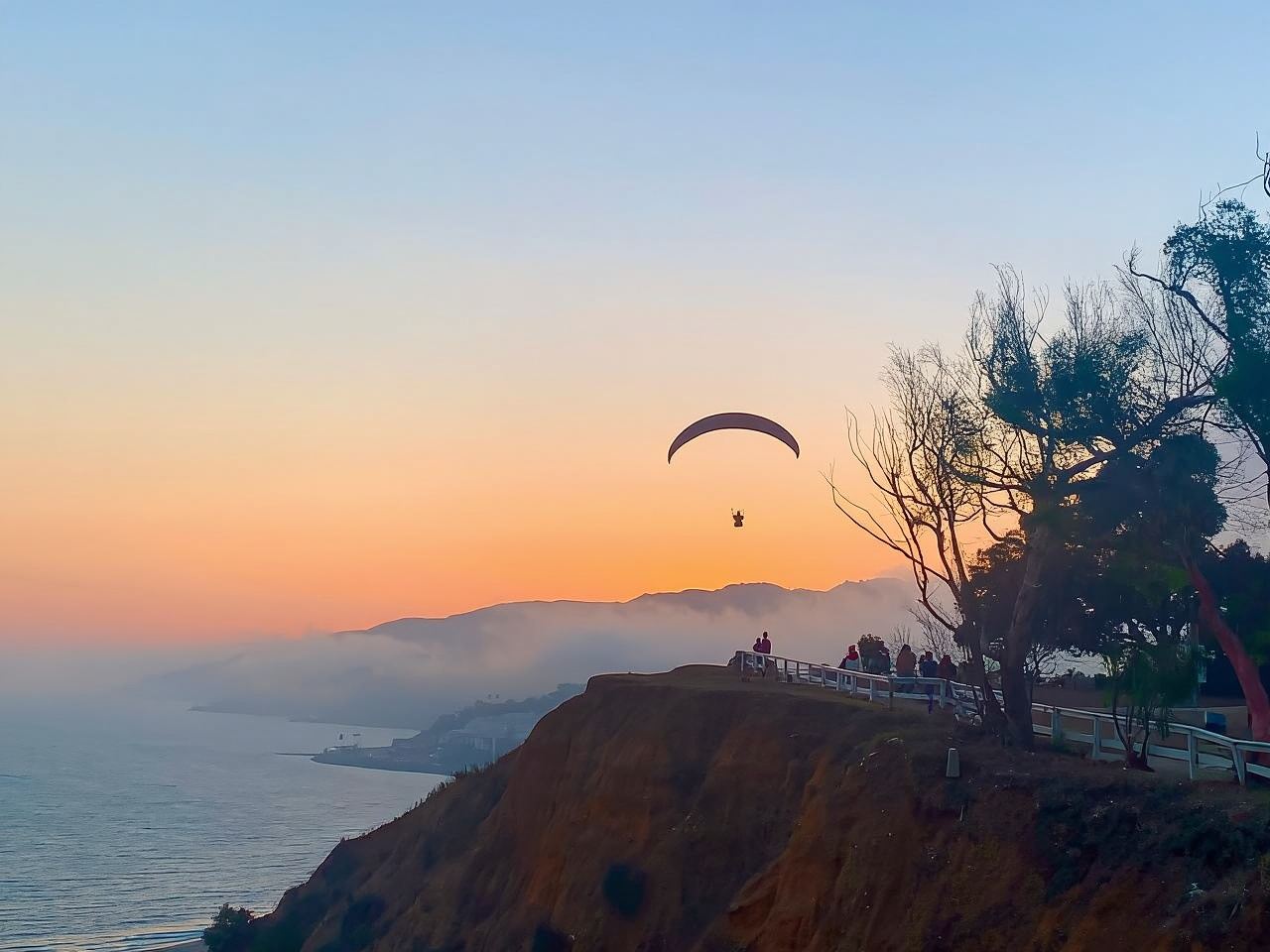Malibu Hills to Beach: Tandem Paragliding Flight Adventure