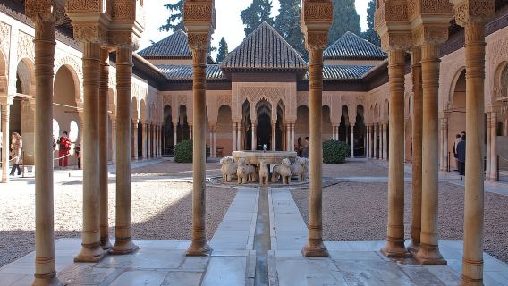 Da Malaga: visita guidata dell'Alhambra con biglietti d'ingresso