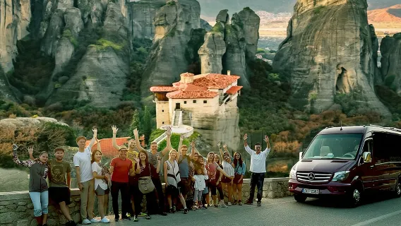 Athen: Tagesausflug nach Meteora um 9 Uhr, Höhlen, Küstenstopps & Mittagessen