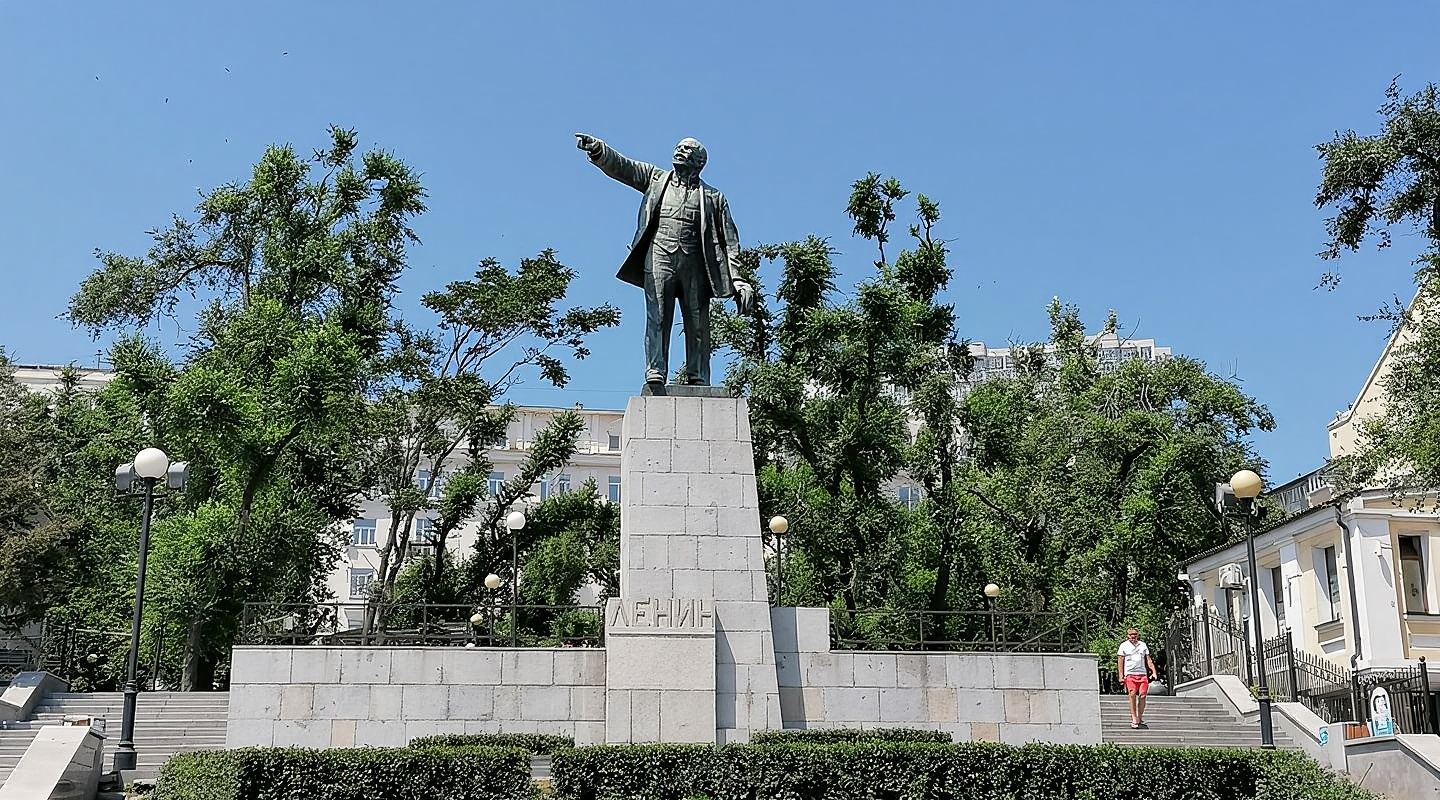Excursión de un día a la Plaza Lenin + Playa de Cristal + Bahía Lazurnaya