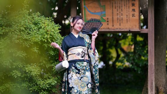 Kyoto Arashiyama Hana Feather Kimono Experience with Photography, Kiyomizu-dera Kimono Reservation, Sagano Scenic Railway, Chinese Service Available, Multiple Outfit Options