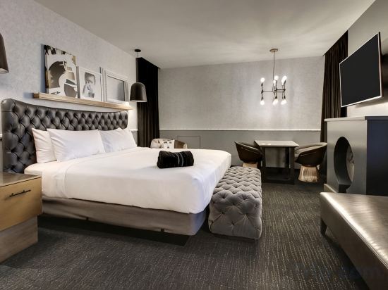 The Rose Chicago, Tapestry Collection by Hilton Room Type - Premium King Room