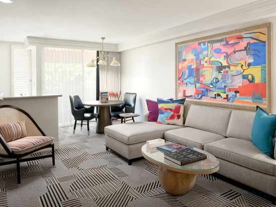 Le Parc at Melrose Room Type - Premier 2 Queens Suite with Balcony