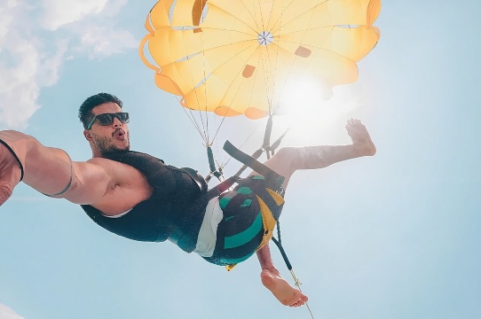 Bali Watersport: Petualangan Parasailing, Banana Boat, Donut Boat, dan Jet Ski