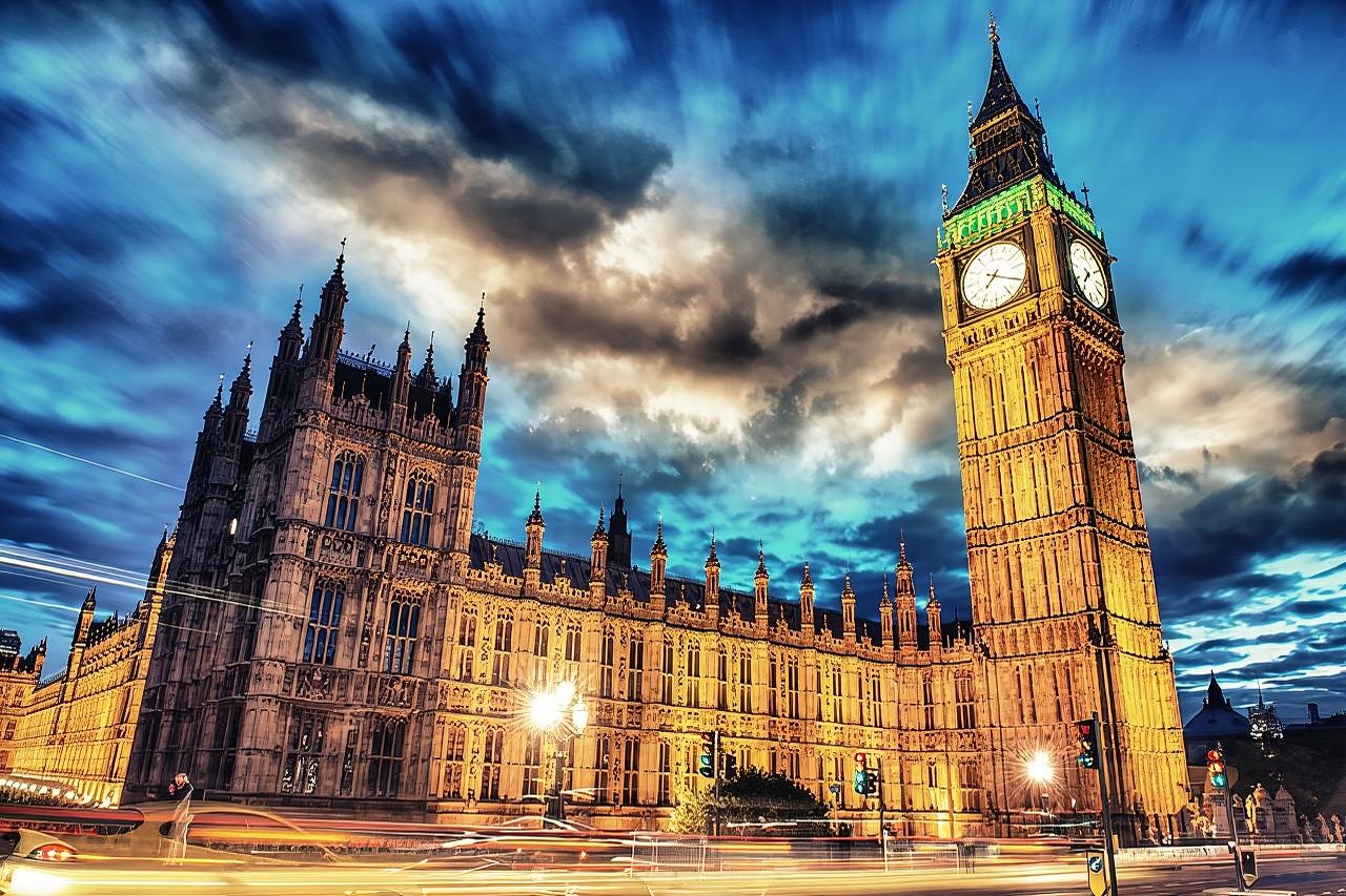 Tour panoramico di Londra di notte in autobus scoperto con guida dal vivo