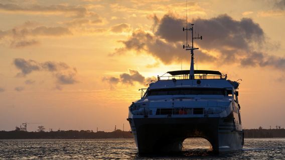 BALI HAI Sunset Dinner Cruise dengan pemindahan