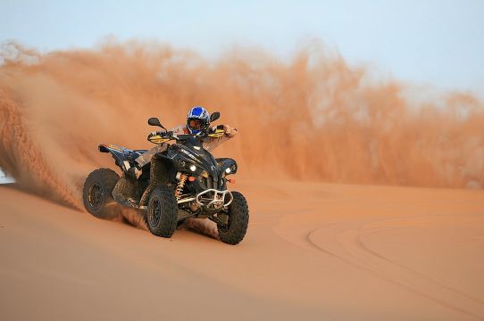 Safari nel deserto di Dubai con quad