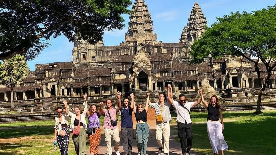 Lawatan Kumpulan Kecil Angkor Wat Sunset dengan Makan Tengahari Termasuk