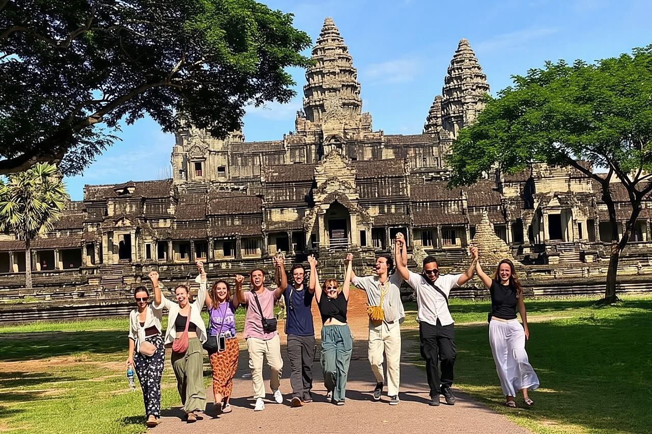 Angkor Wat Sunset Small Group Tour with Lunch Included