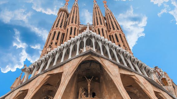 Sagrada Familia Fast-Track Tickets and Guided Tour