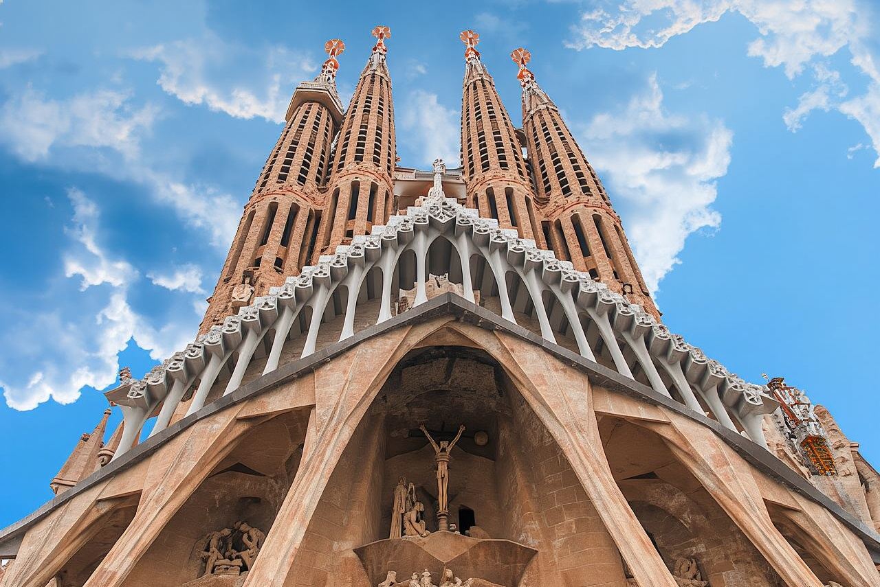 Sagrada Familia Fast-Track Tickets and Guided Tour