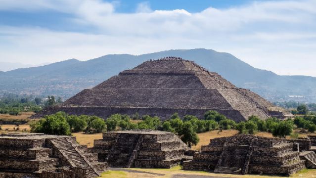 1-day tour in Mexico City A: Basilica of Our Lady of Guadalupe + Teotihuacan Pyramids
