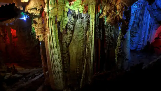 陽朔銀子岩半日遊【入場門票+陽朔來回交通】