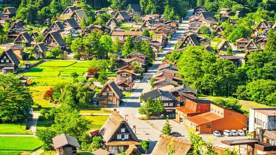 【名古屋発】白川郷合掌村散策・アルパインツアー・オプション9名少人数グループ