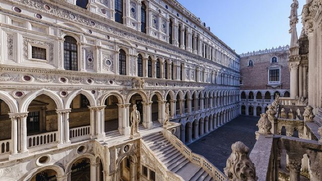 เวนิส: ทัวร์นำเที่ยวพระราชวังโดเจส์ พร้อมตั๋ว และเลือกเพิ่มเรือกอนโดลาได้