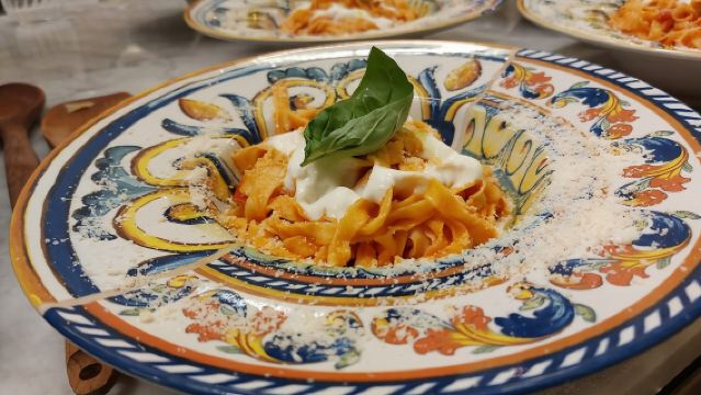 Clase súper divertida de pasta y helado del Vaticano con cata de vino y aceite