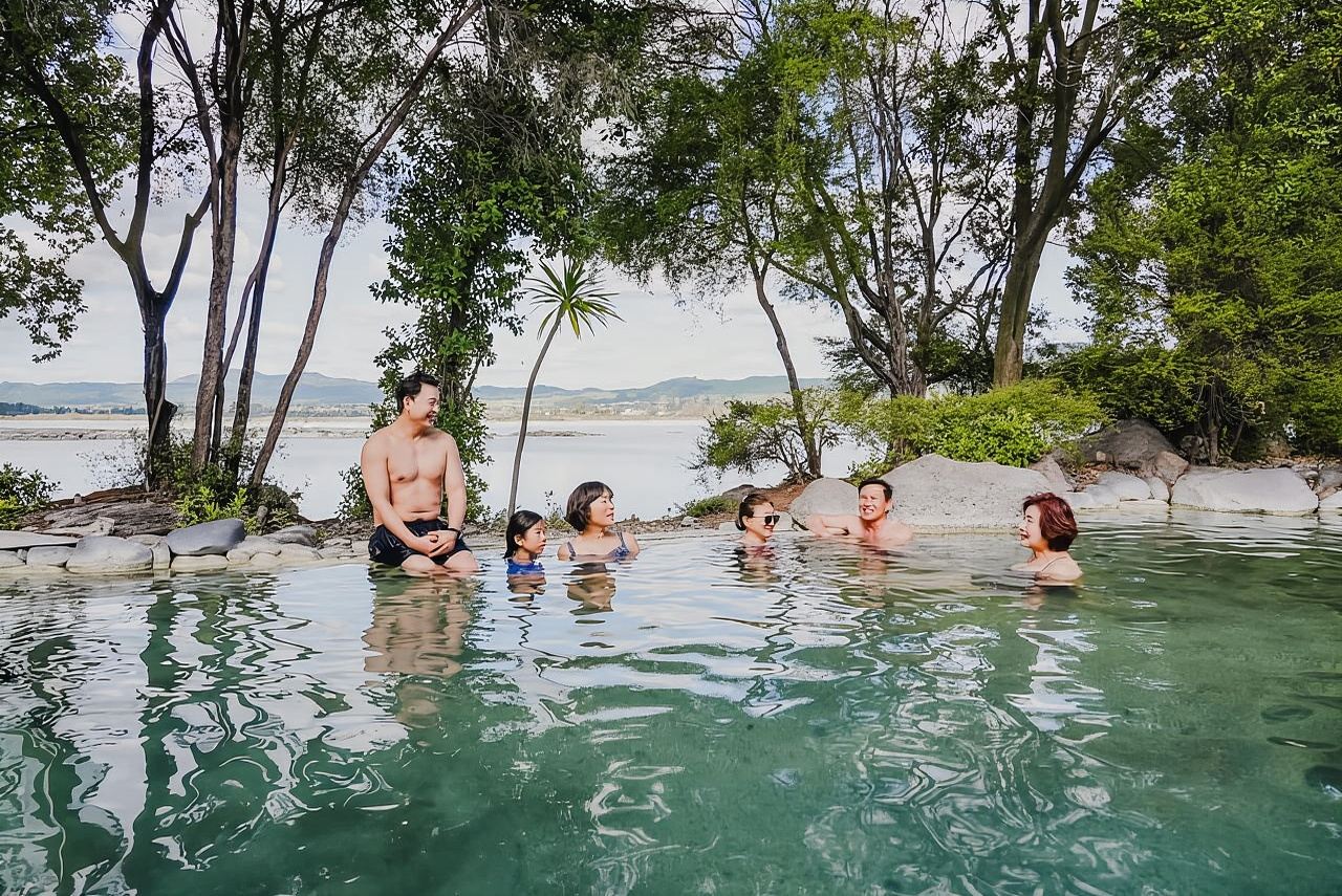 Polynesian Spa Rotorua: Deluxe Lake Spa Hot Spring Bathing