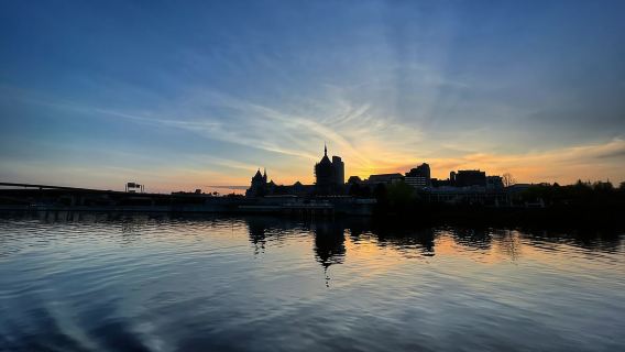 ออลบานี: ทัวร์ล่องเรือชมพระอาทิตย์ตกที่แม่น้ำฮัดสันพร้อมดนตรีสด