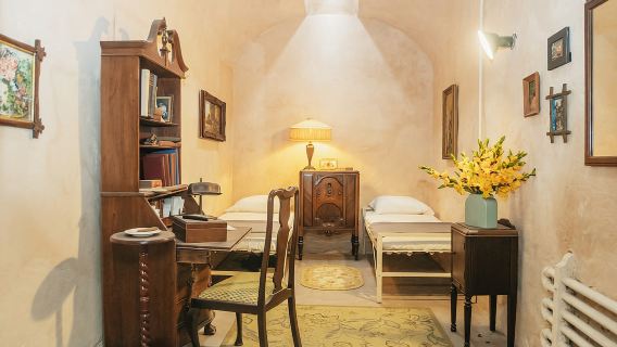 Philadelphia: Nhập viện tại Nhà tù Tiểu bang phía Đông