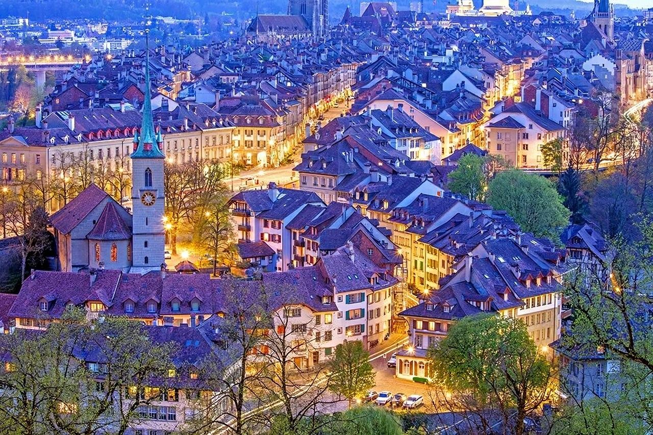 Zurich Departure - UNESCO - Bern Old Town + Bear Park + Lake Thun Panoramic Tour