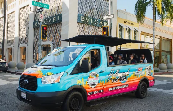 搭乘敞篷巴士遊覽好萊塢、比佛利山莊和名人豪宅