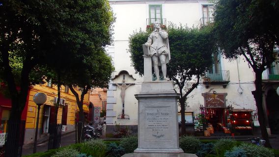 Sorrento: Gothic-Baroque Art Tour & Free local Tasting