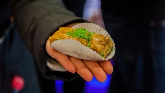 Secret Food Tour Berlin: Scheunenviertel & 6+ Tastings