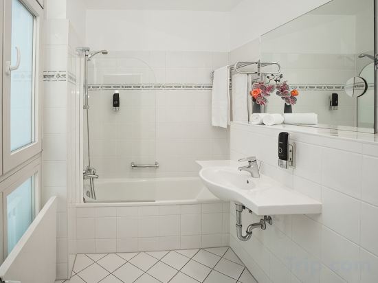 Centro Hotel National Frankfurt City, Trademark Collection by Wyndham - Tap to explore photos