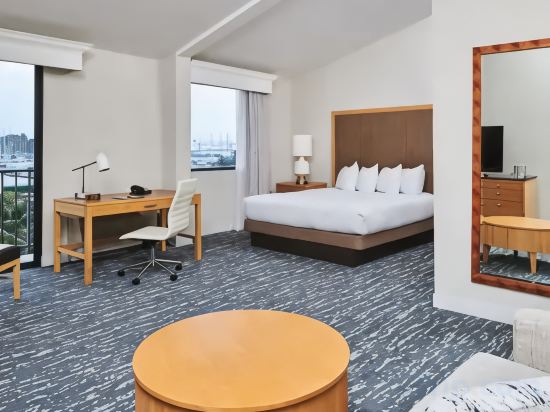 DoubleTree by Hilton Hotel Berkeley Marina Room Type - Premium King Room