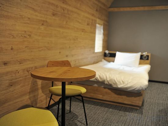 First Cabin Midousuji - Namba - Tap to explore photos